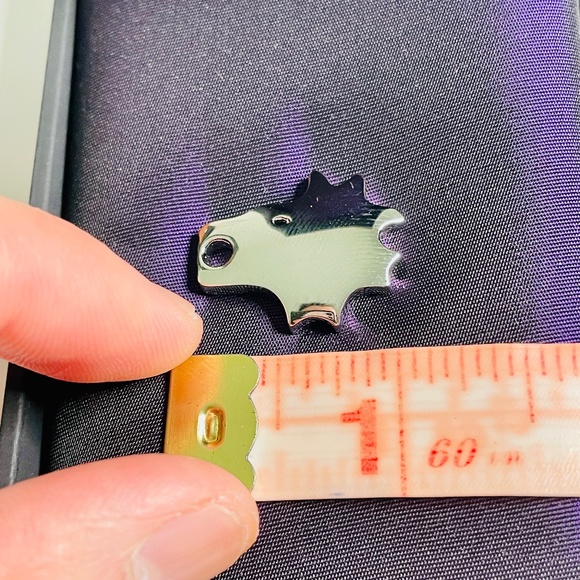 S.T. Dupont Paris Wolf Head Palladium Lapel Pin Made in France with Box - Picture 5 of 13